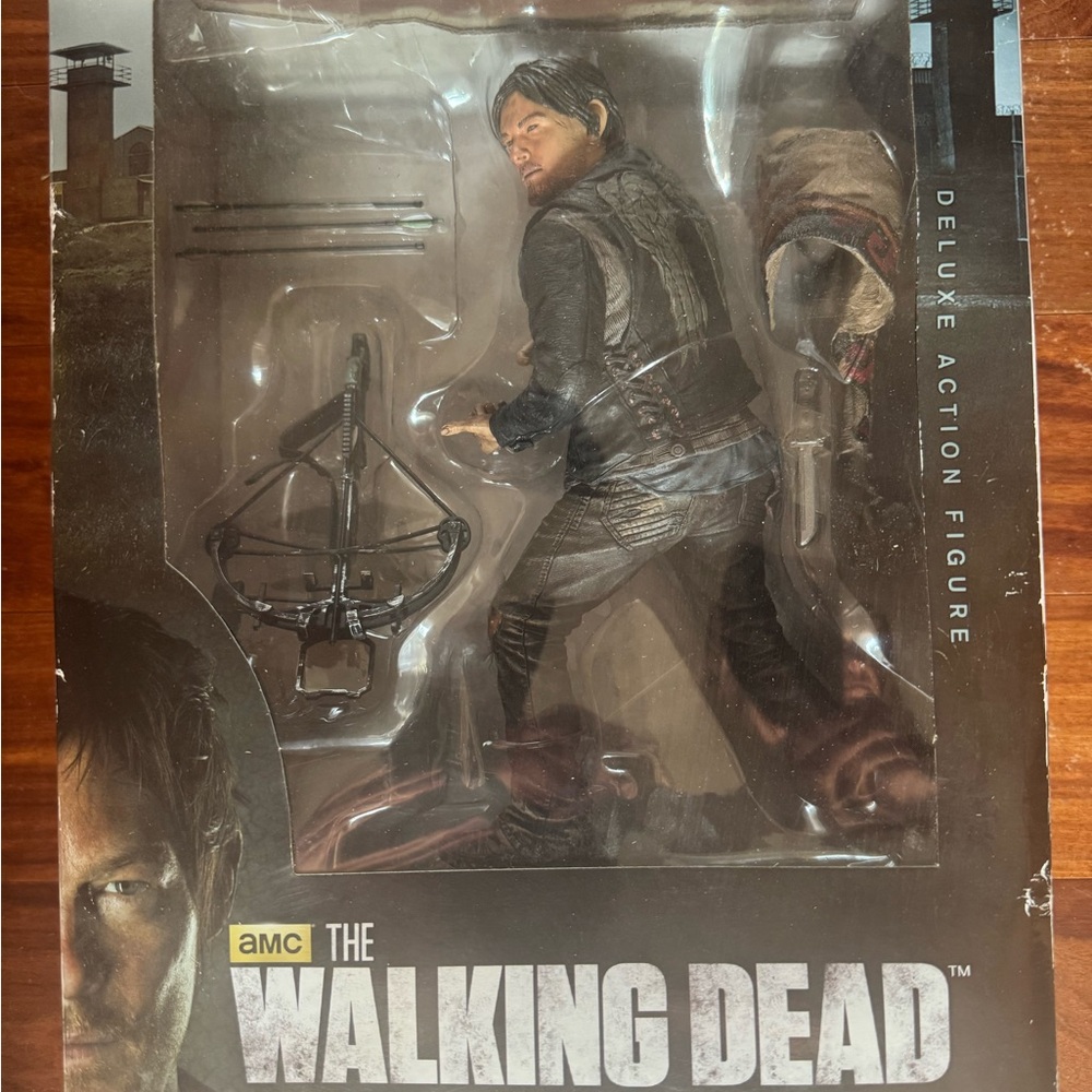 The Walking Dead Action Figure - 10-inch Daryl Dixon Deluxe Action Figure